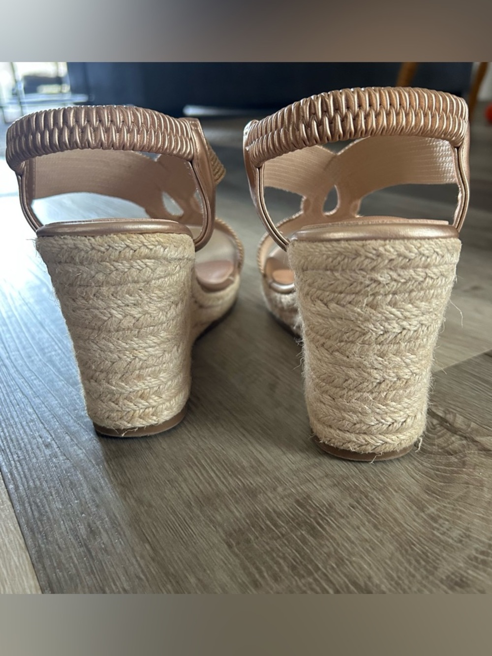 Women’s Metallic Rose Gold Wedge Sandals - Picture 4 of 6